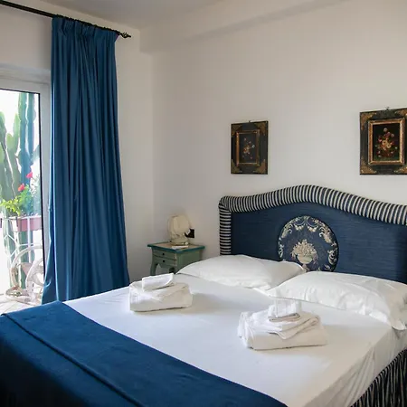 Hibiscus فيلاّسيمِيوس