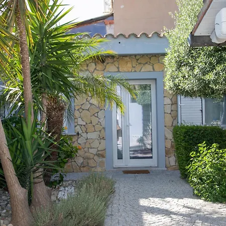 Hibiscus Bed & Breakfast 3*