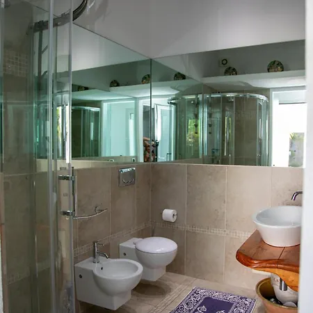 Hibiscus Bed and Breakfast 3*